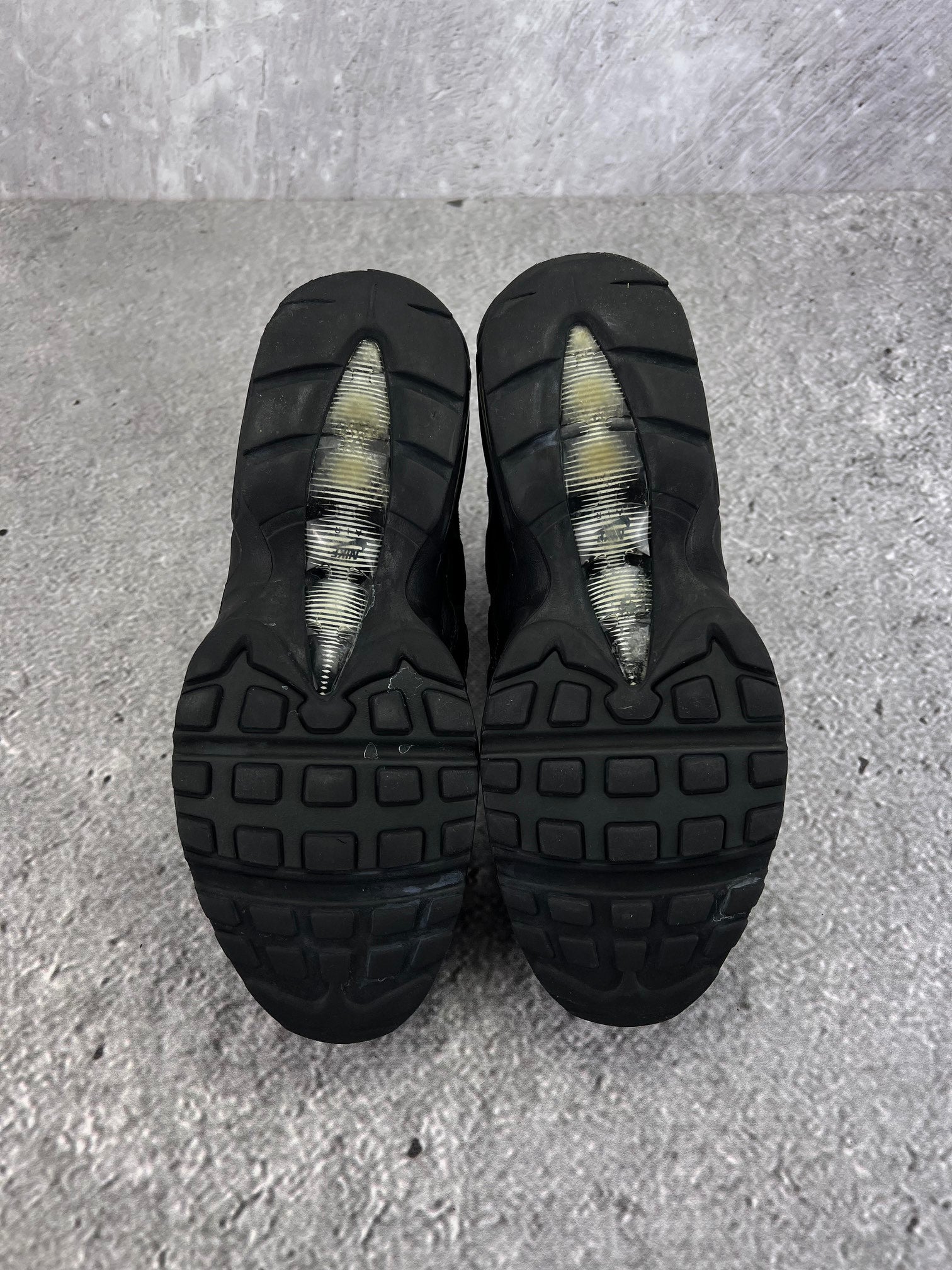 Nike Air Max 95 Essential Triple Black - buty sportowe, podeszwa