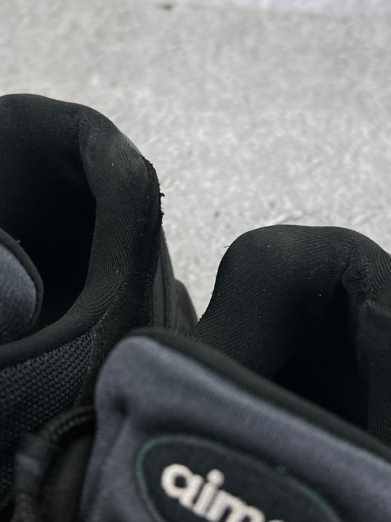 Nike Air Max 95 Essential Triple Black - buty sportowe, zapiętki butów