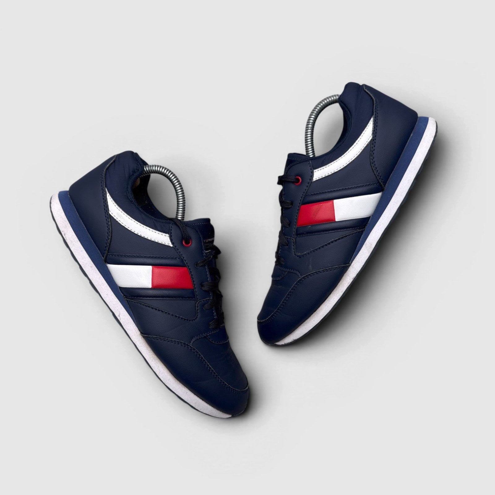 Tommy Hilfiger Jim — buty sportowe męskie w dobrym stanie rozmiar 40, para butów