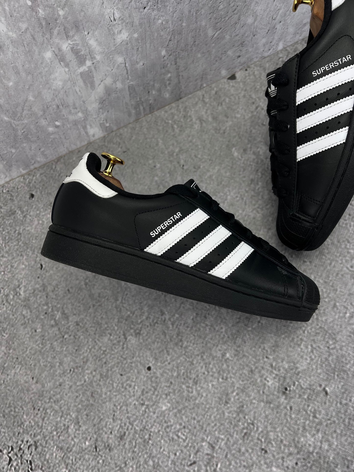 adidas Superstar II JH9977 - buty sportowe, zewnętrzny panel prawego buta