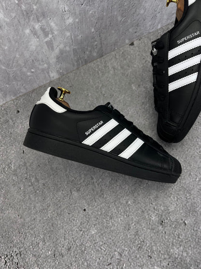 adidas Superstar II JH9977 - buty sportowe, zewnętrzny panel prawego buta