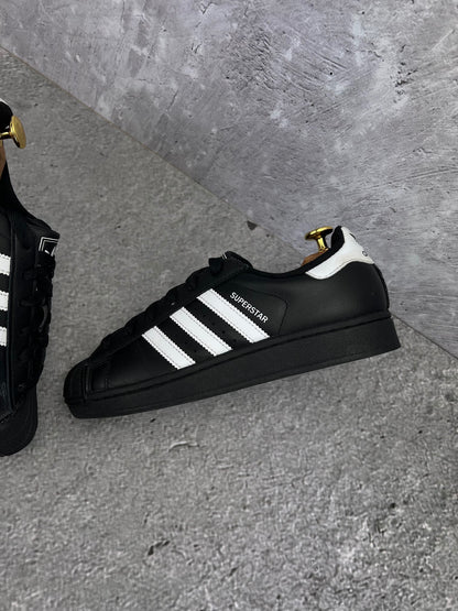 adidas Superstar II JH9977 - buty sportowe, zewnętrzny panel lewego buta