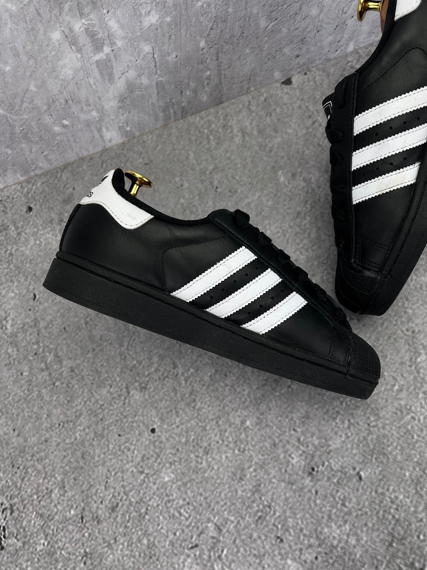 adidas Superstar II JH9977 - buty sportowe, wewnętrzny panel lewego buta