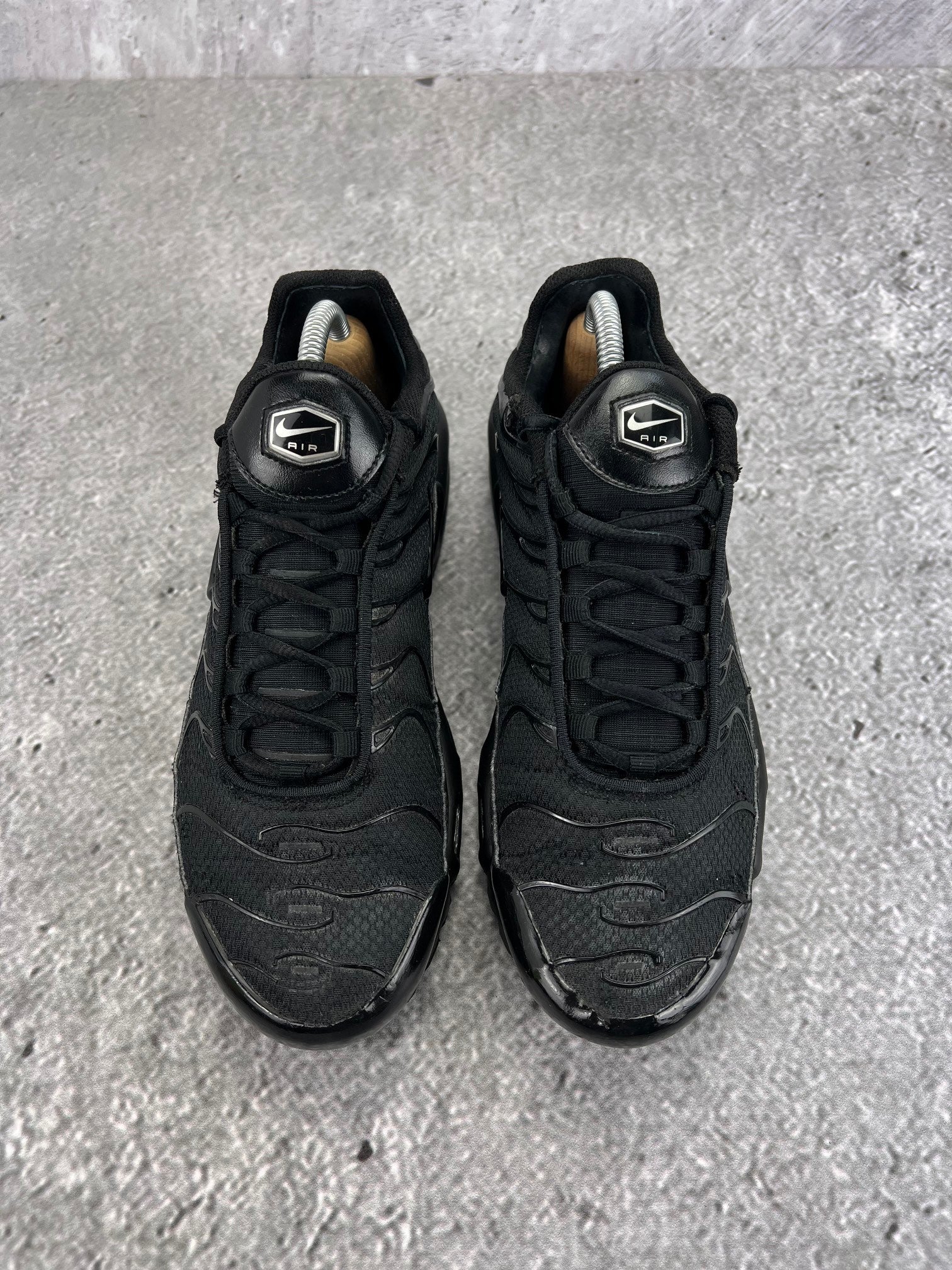 Nike Air Max Plus Triple Black - buty sportowe, widok z góry