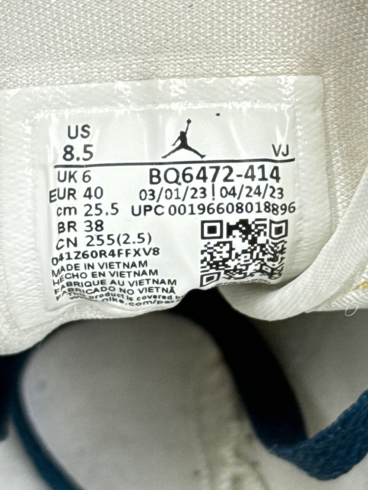 Nike Air Jordan 1 Mid (40)
