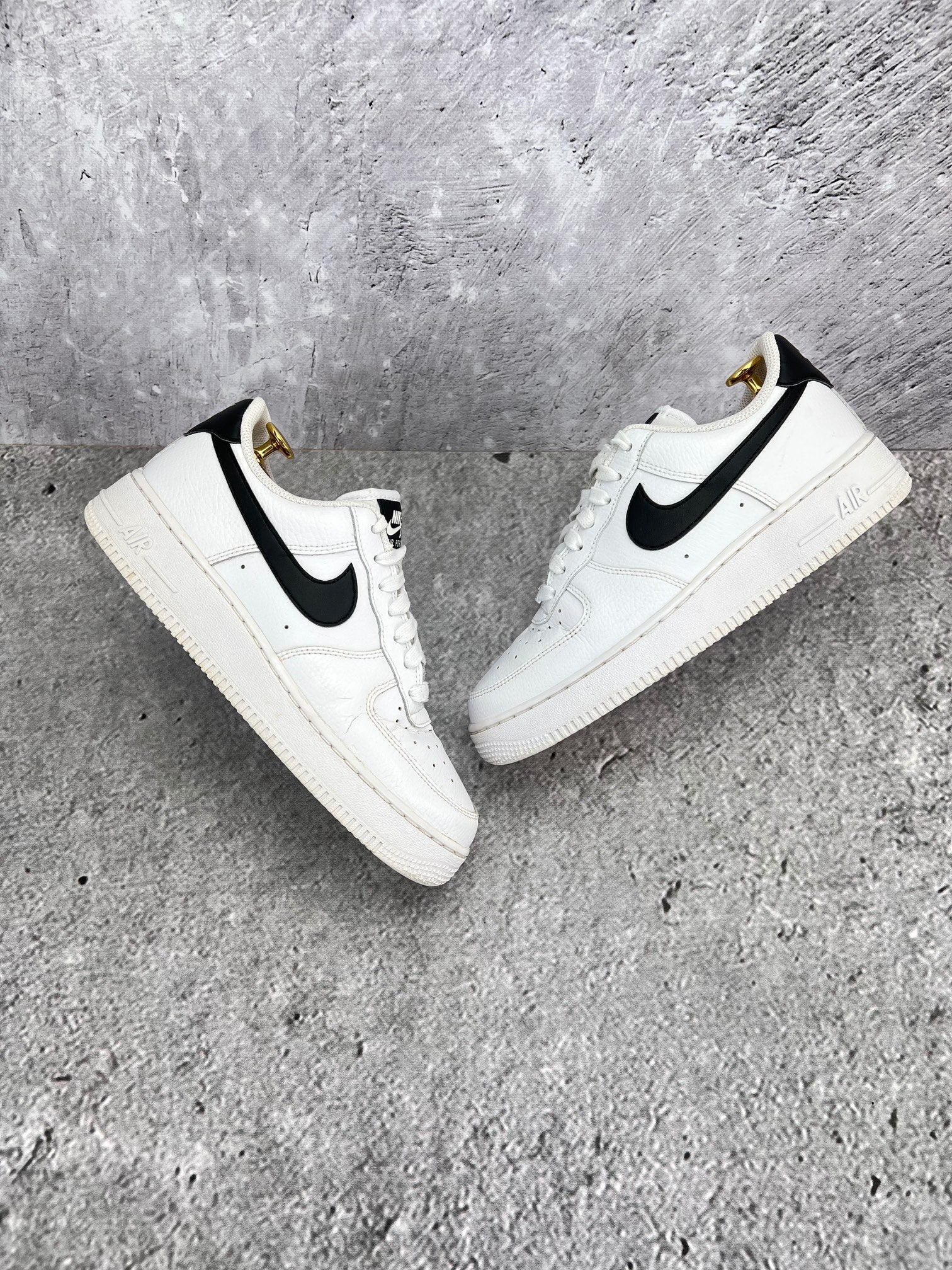 Nike Air Force 1 ’07 “White/Black” White Black - buty sportowe, widok z góry na zewnętrzną stronę butów