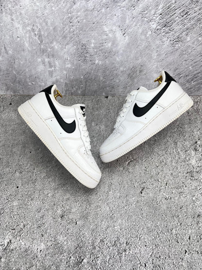 Nike Air Force 1 ’07 “White/Black” White Black - buty sportowe, widok z góry na zewnętrzną stronę butów