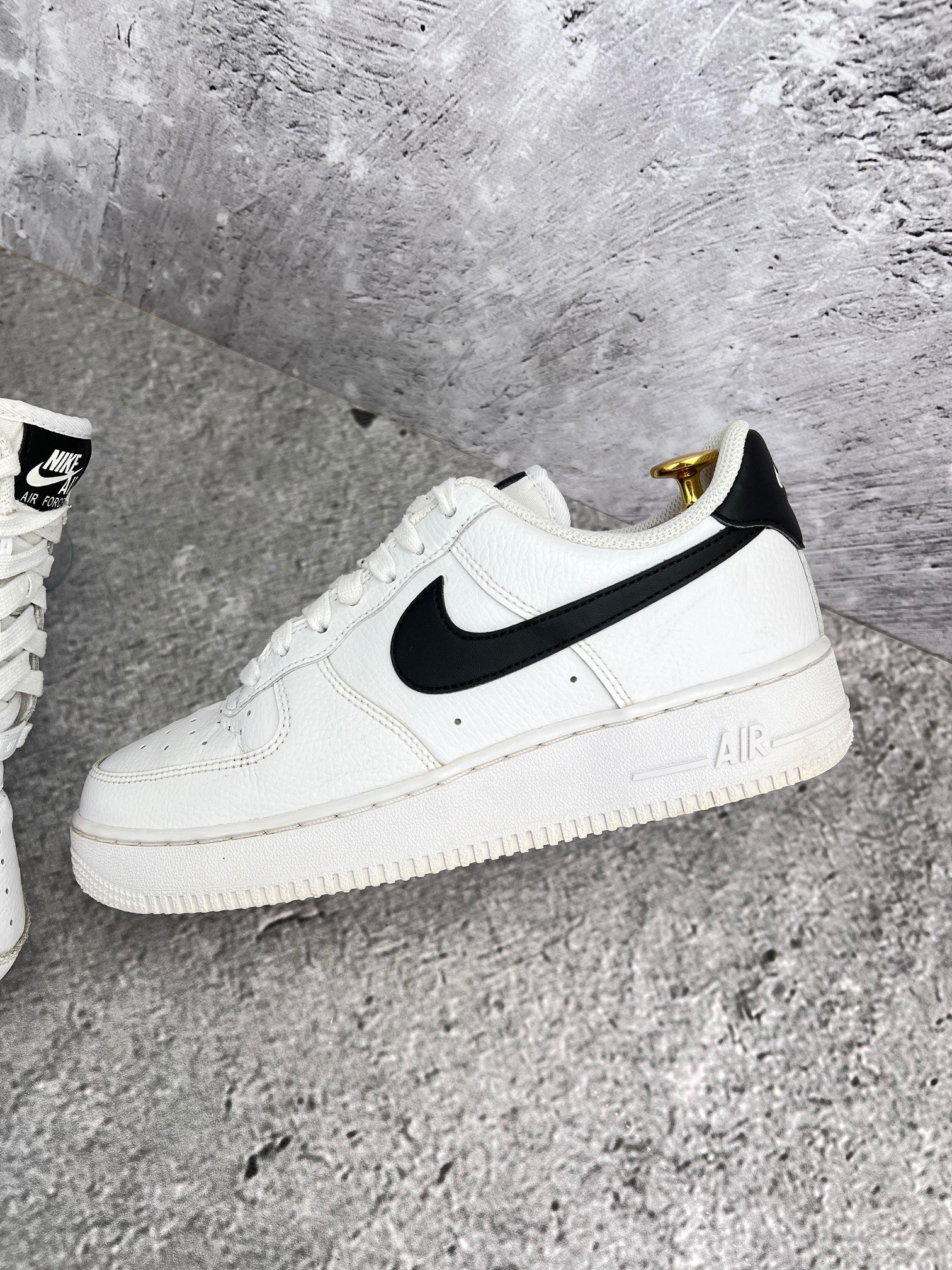 Nike Air Force 1 ’07 “White/Black” White Black - buty sportowe, zewnętrzny panel lewego buta