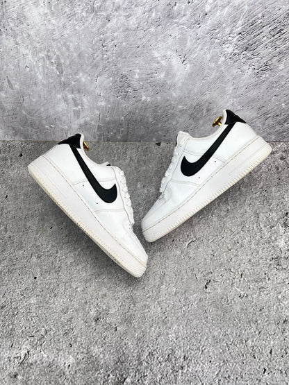 Nike Air Force 1 ’07 “White/Black” White Black - buty sportowe, widok z góry na wewnętrzną stronę butów