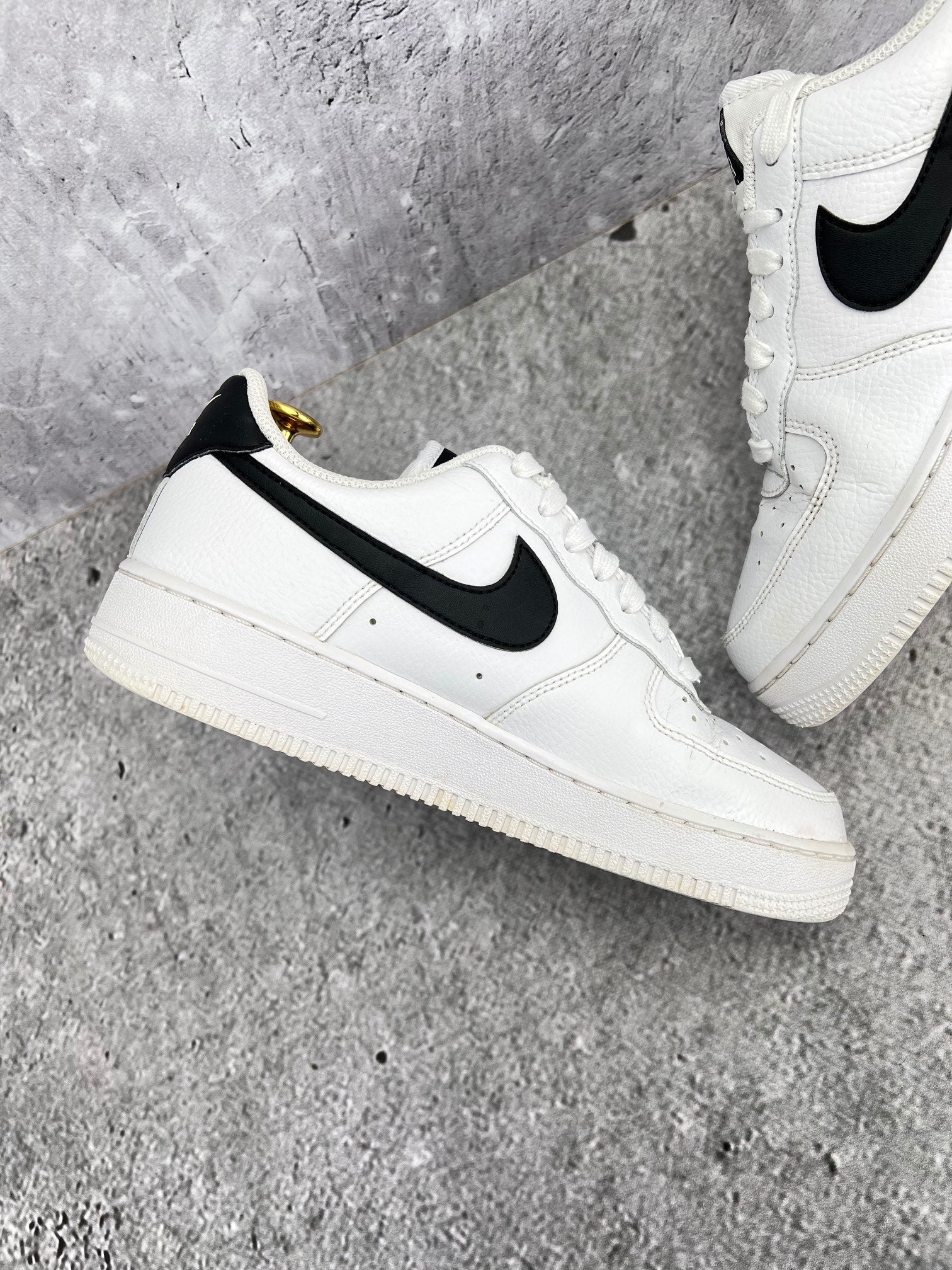 Nike Air Force 1 ’07 “White/Black” White Black - buty sportowe, wewnętrzny panel lewego buta