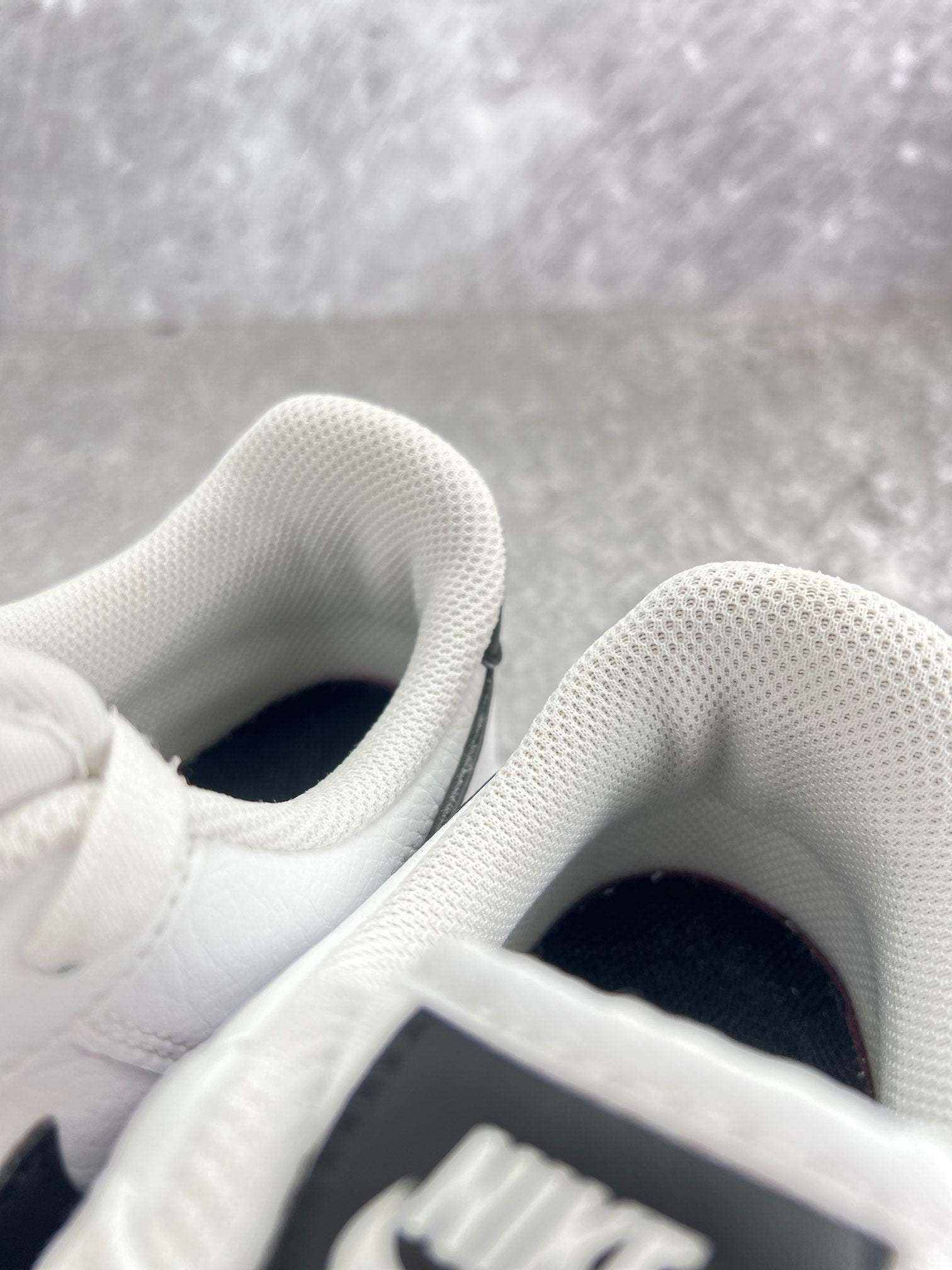 Nike Air Force 1 ’07 “White/Black” White Black - buty sportowe, zapiętki butów