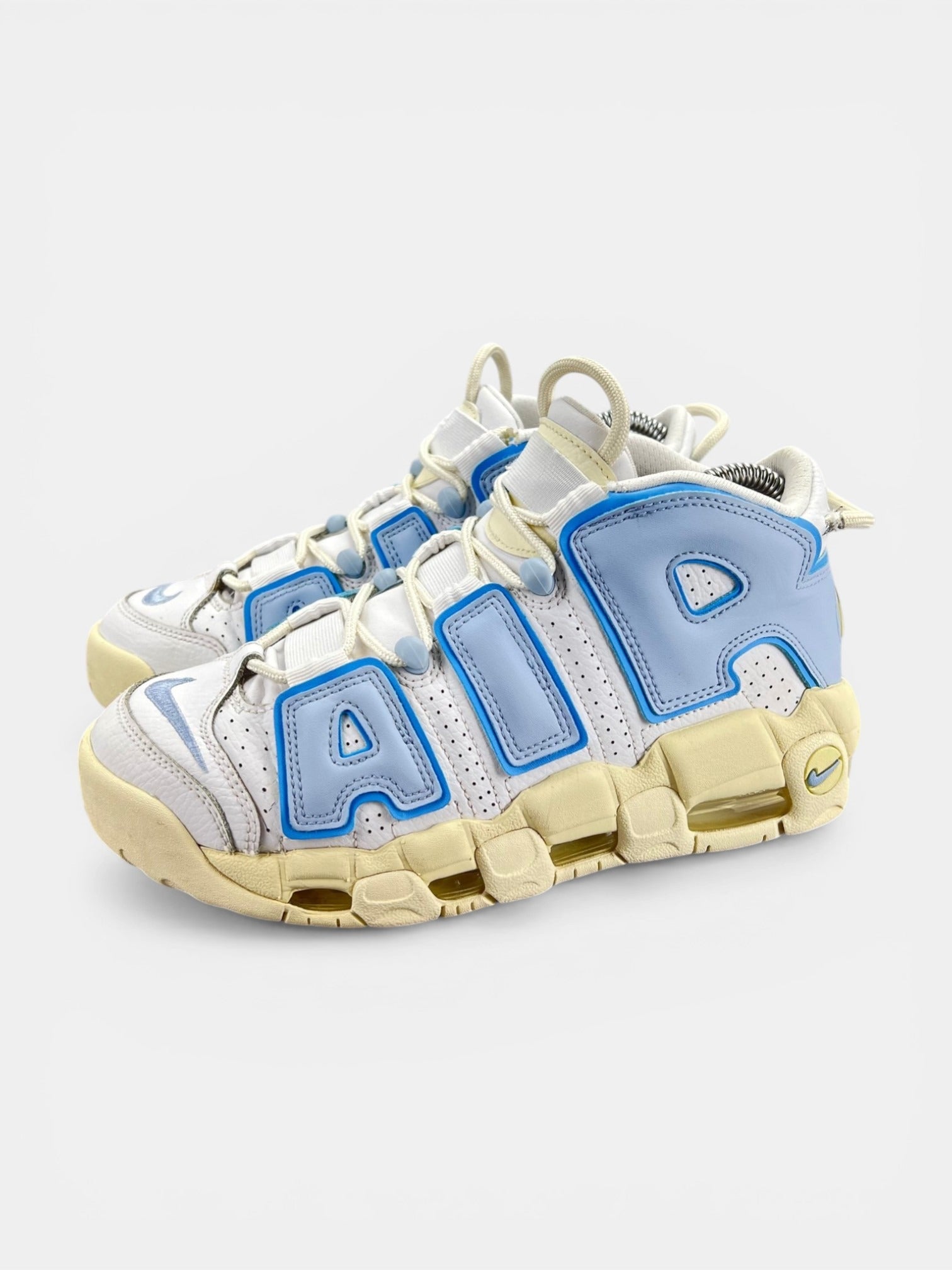 Nike Air More Uptempo FD9869-100 - buty sportowe, widok z boku