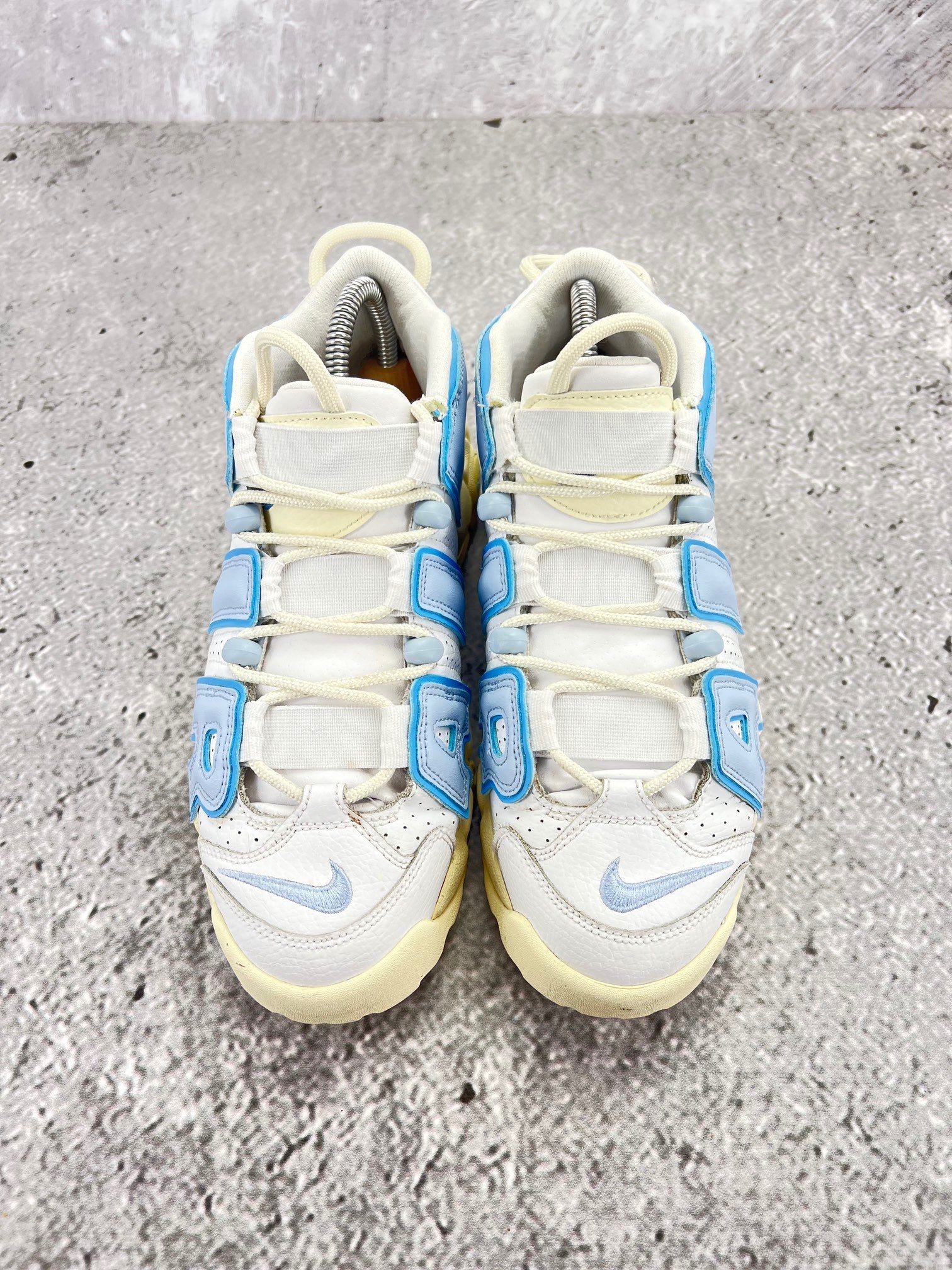 Nike Air More Uptempo FD9869-100 - buty sportowe, widok z góry