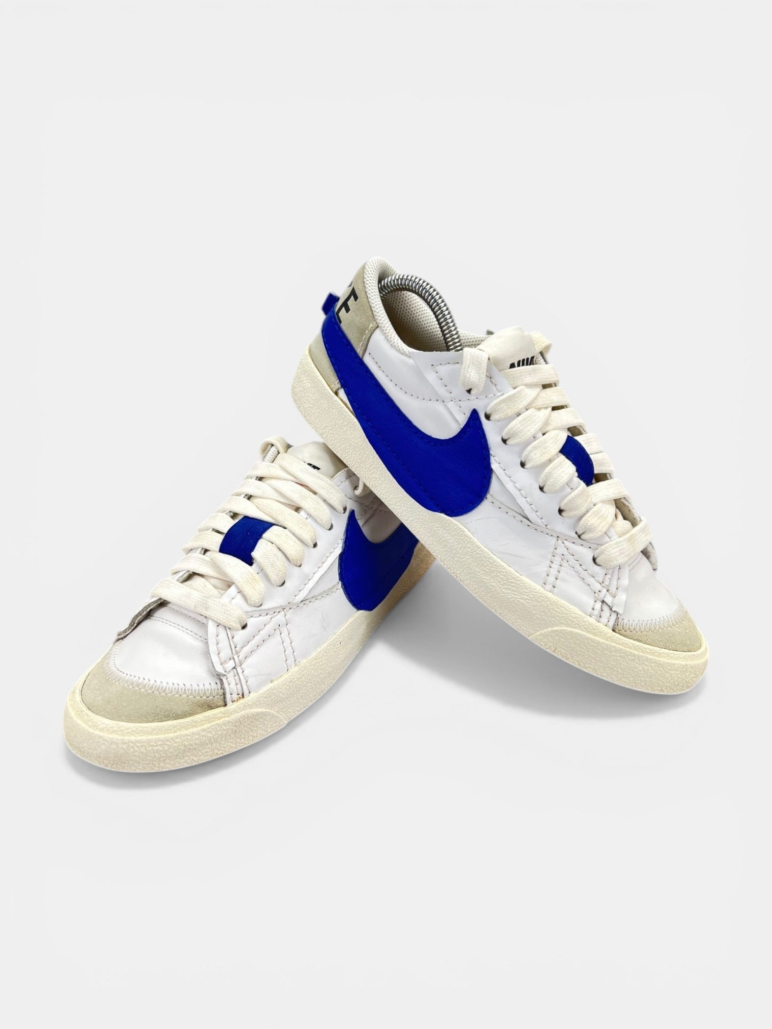 Nike Blazer Low '77 Jumbo White Old Royal - buty sportowe, boczny profil