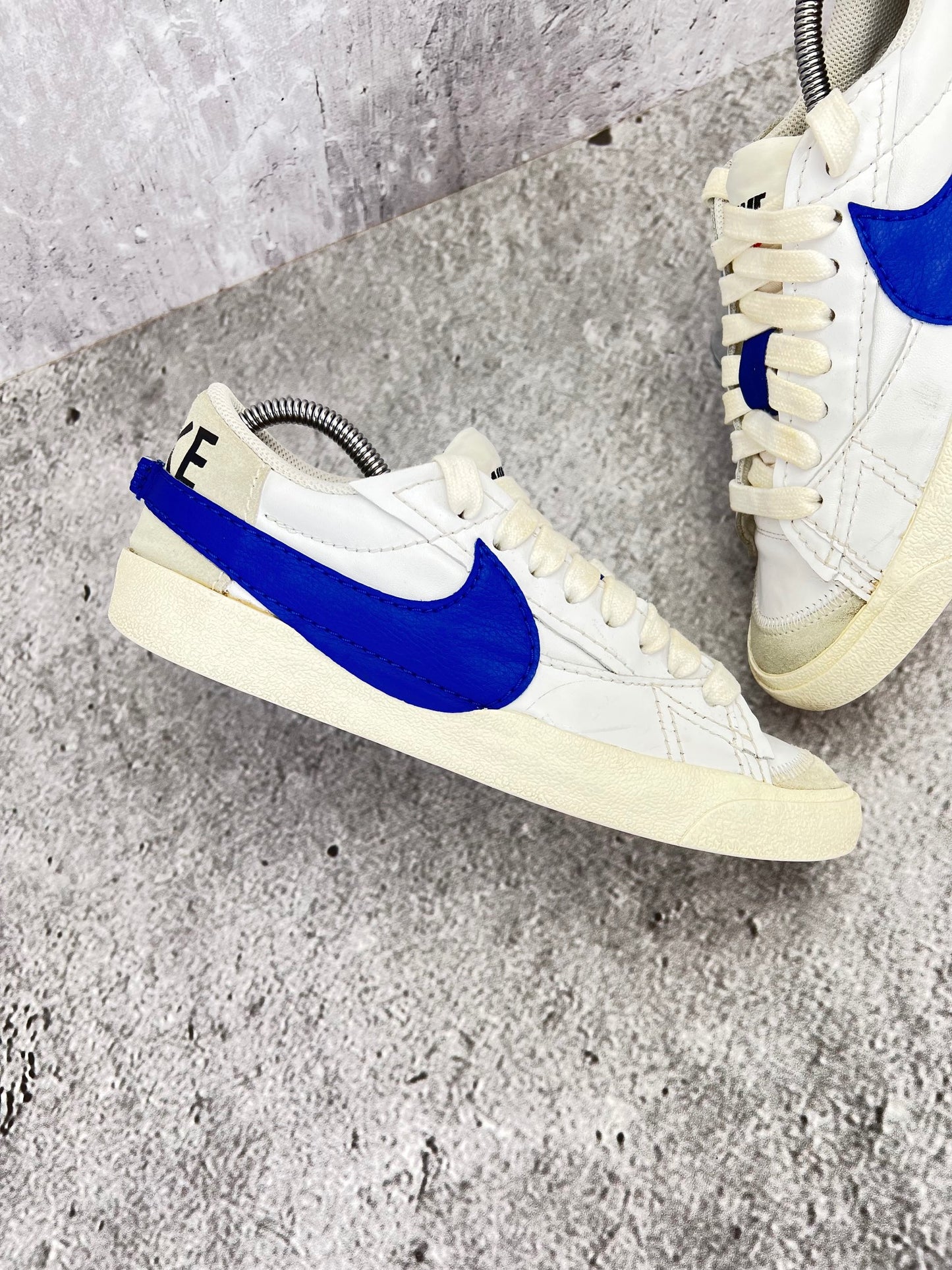Nike Blazer Low '77 Jumbo White Old Royal - buty sportowe, zewnętrzny panel prawego buta