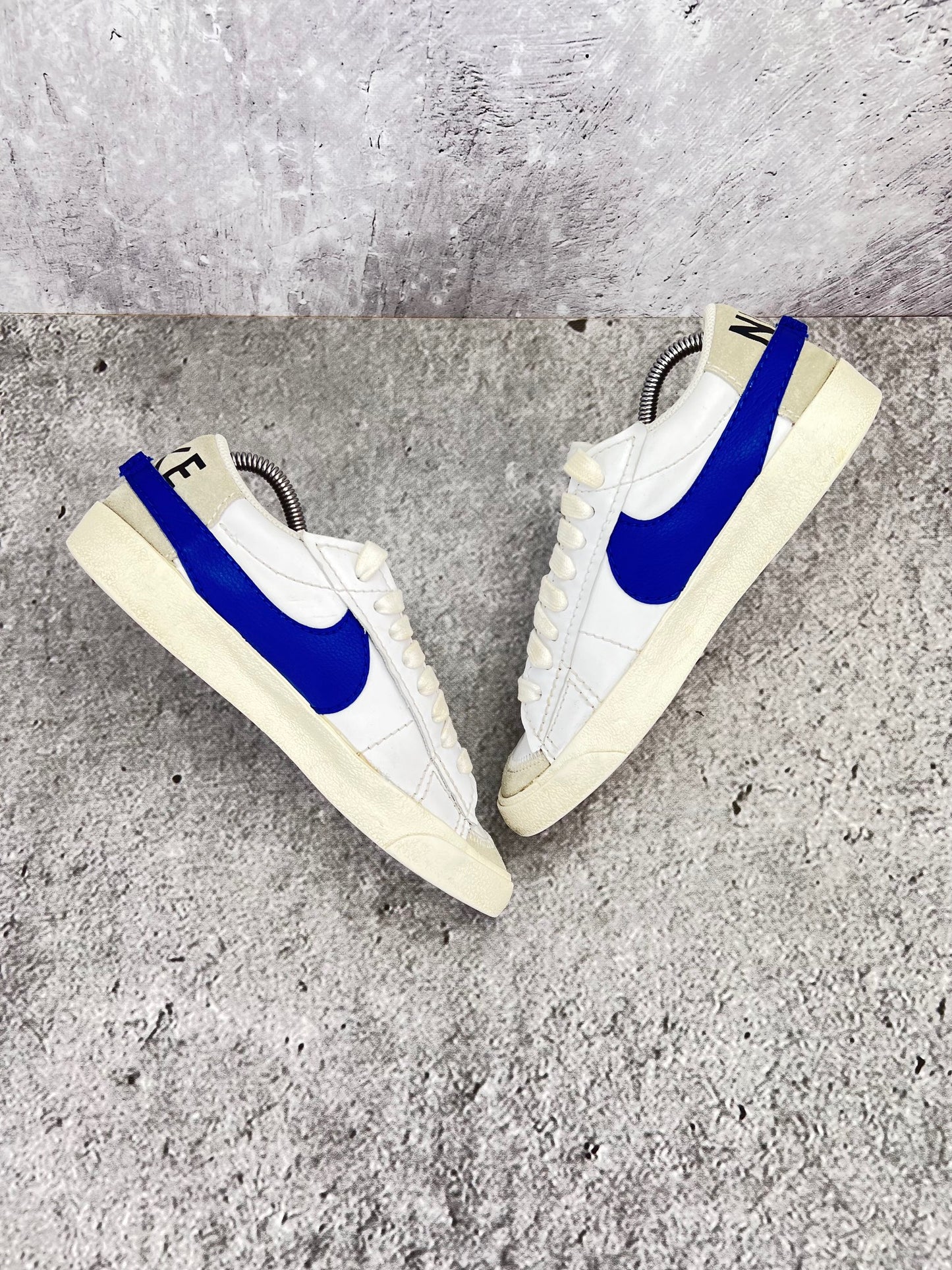 Nike Blazer Low '77 Jumbo White Old Royal - buty sportowe, widok z góry na wewnętrzną stronę butów
