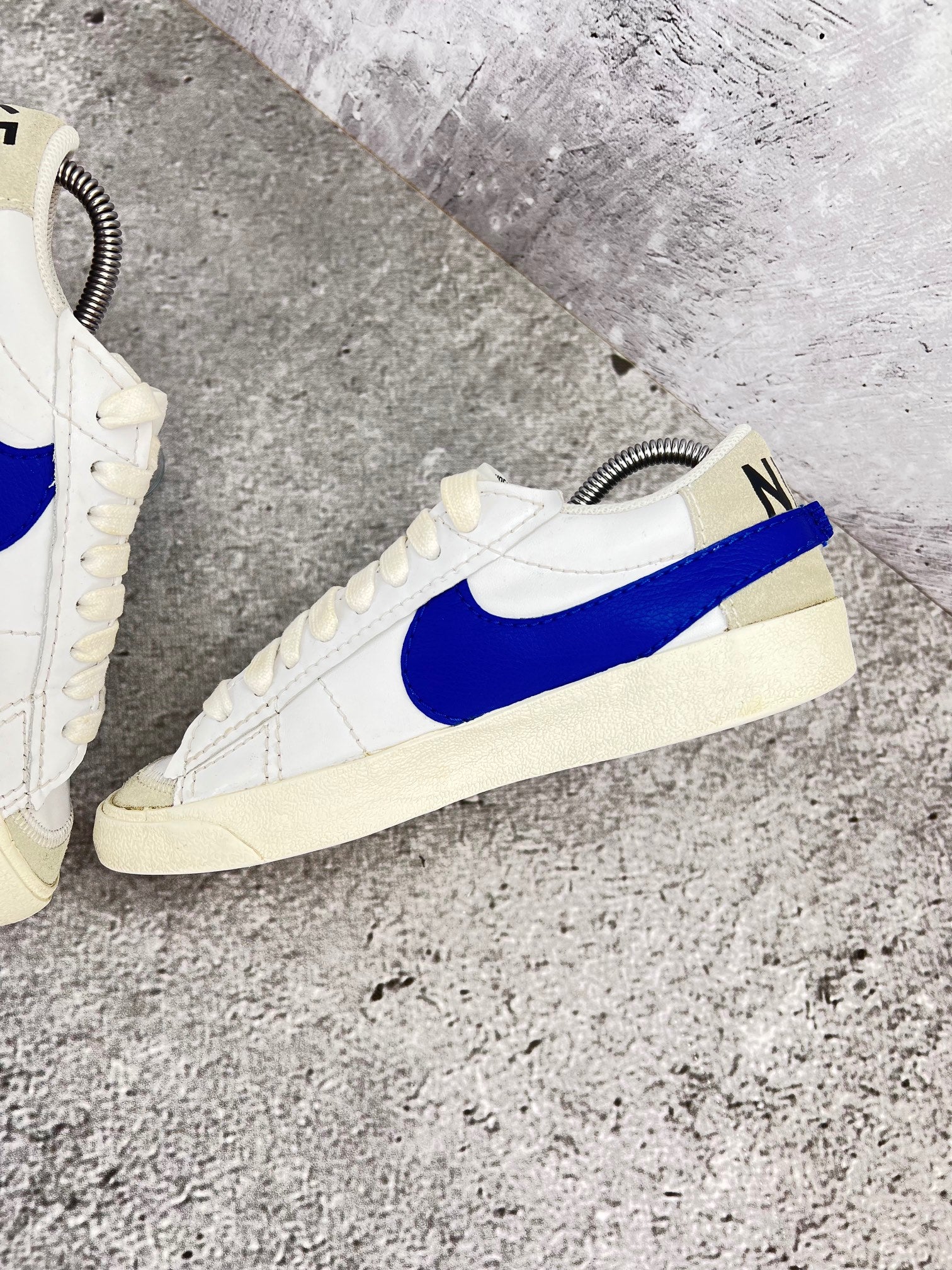 Nike Blazer Low '77 Jumbo White Old Royal - buty sportowe, wewnętrzny panel prawego buta