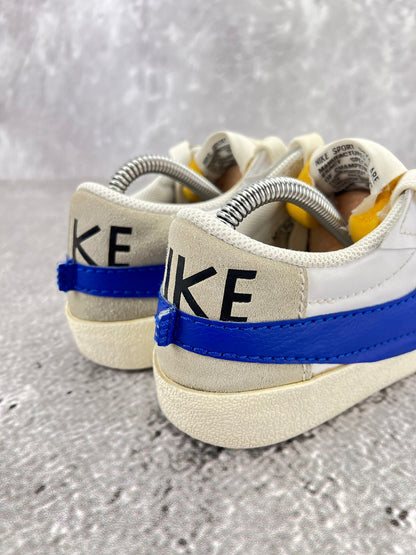 Nike Blazer Low '77 Jumbo White Old Royal - buty sportowe, widok z tyłu