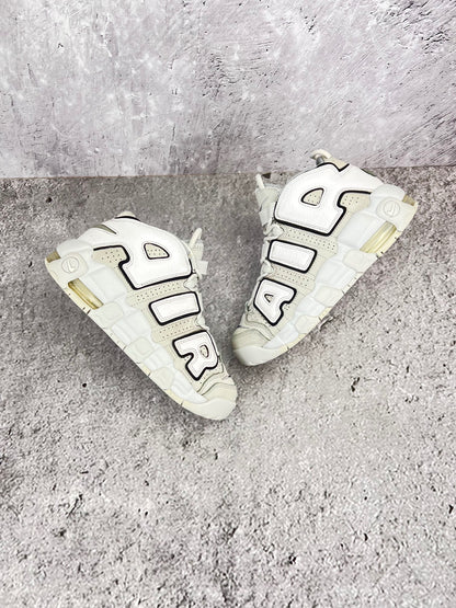 Nike Air More Uptempo Mid Photon Dust - buty sportowe, widok z góry na zewnętrzną stronę butów