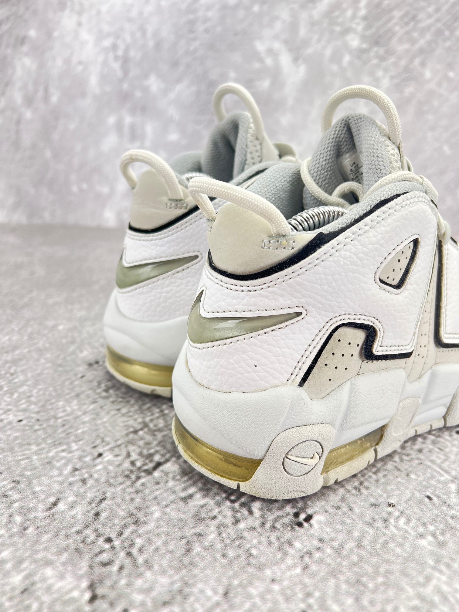 Nike Air More Uptempo Mid Photon Dust - buty sportowe, widok z tyłu