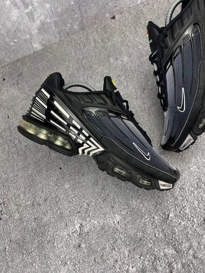 Nike Air Max Plus 3 Obsidian - buty sportowe, zewnętrzny panel prawego buta