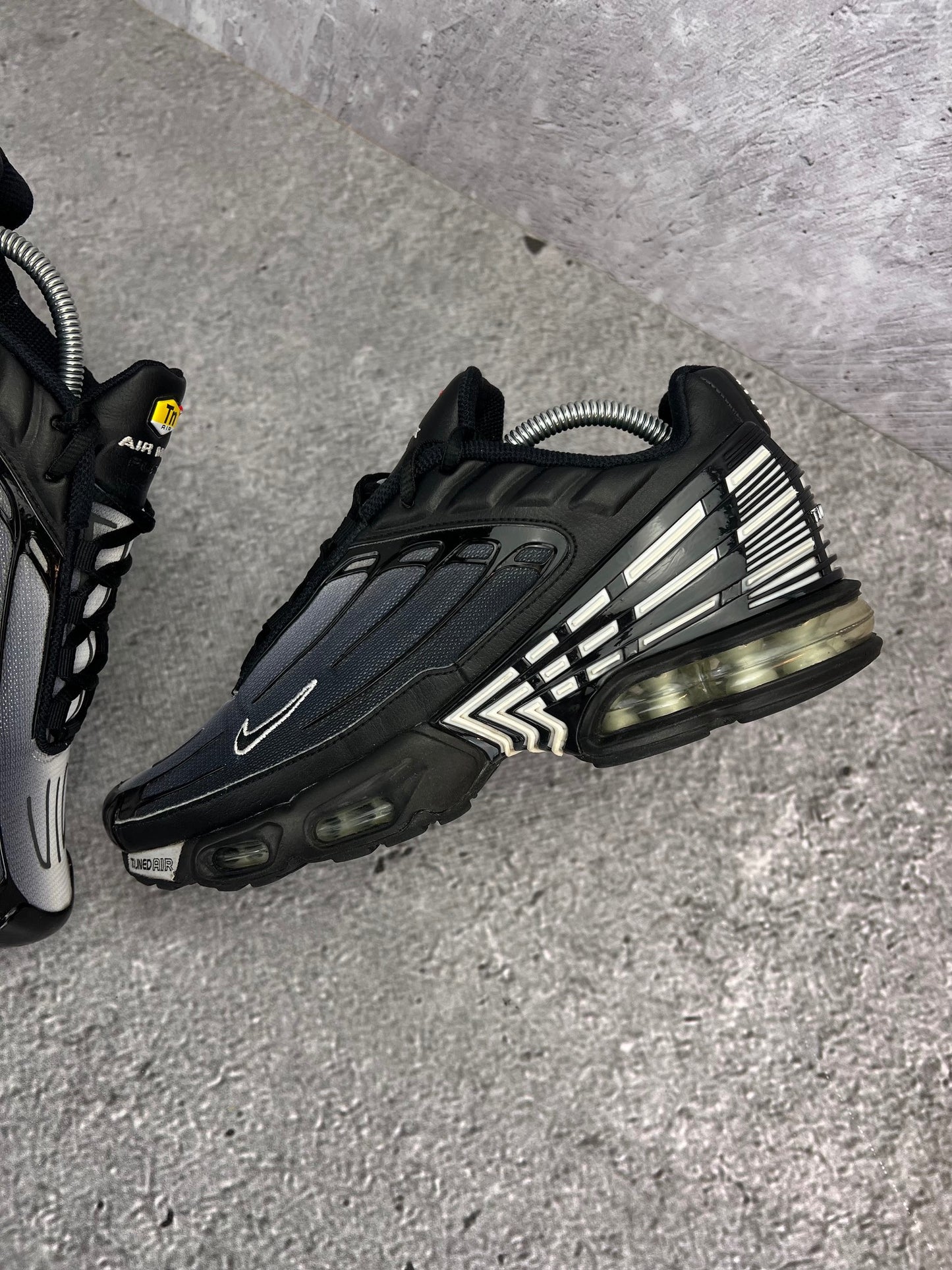 Nike Air Max Plus 3 Obsidian - buty sportowe, zewnętrzny panel lewego buta