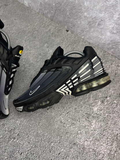 Nike Air Max Plus 3 Obsidian - buty sportowe, zewnętrzny panel lewego buta
