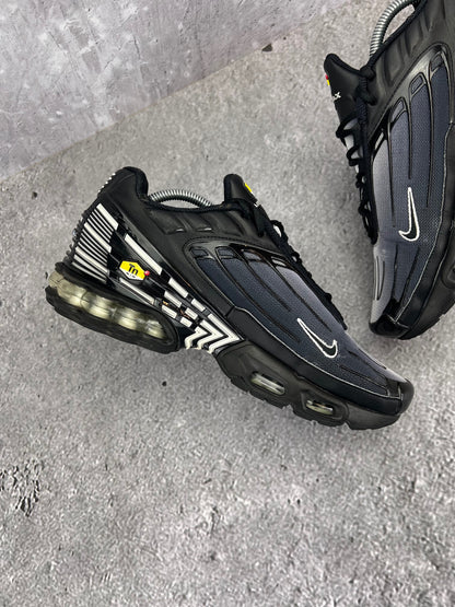 Nike Air Max Plus 3 Obsidian - buty sportowe, wewnętrzny panel lewego buta