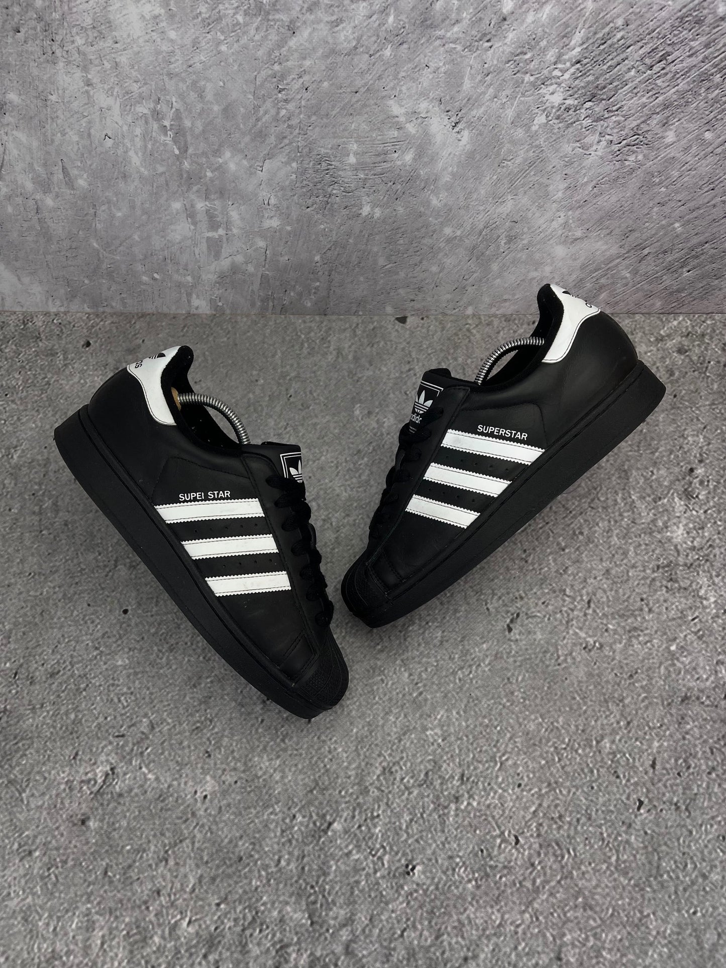 adidas Superstar II Black White - buty sportowe, widok z góry na zewnętrzną stronę butów