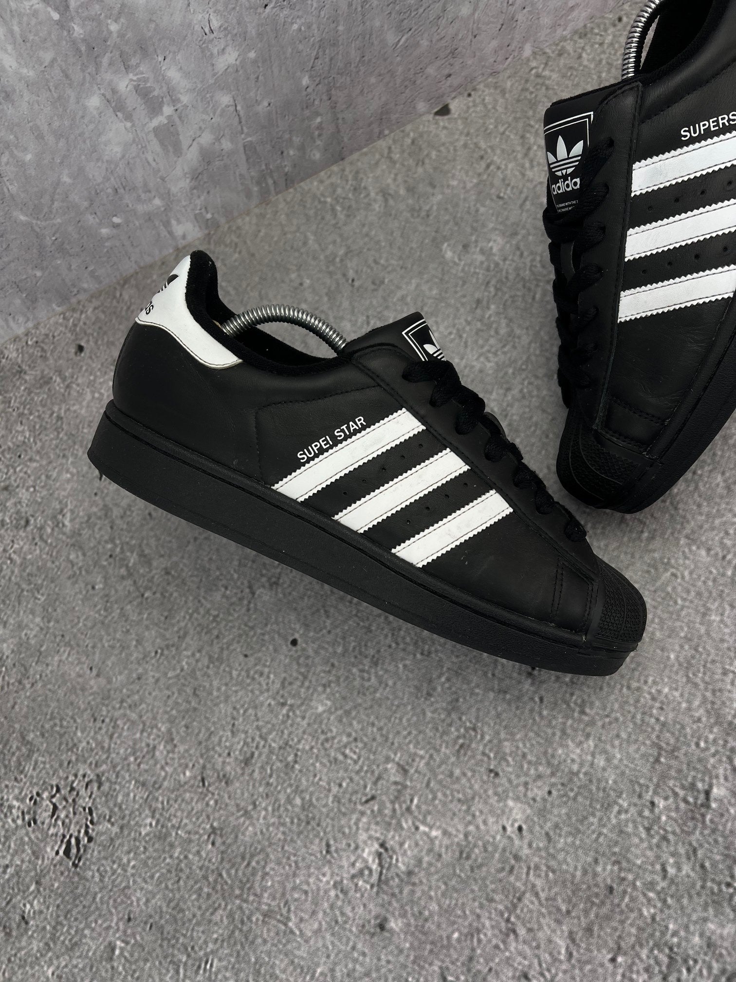 adidas Superstar II Black White - buty sportowe, zewnętrzny panel prawego buta