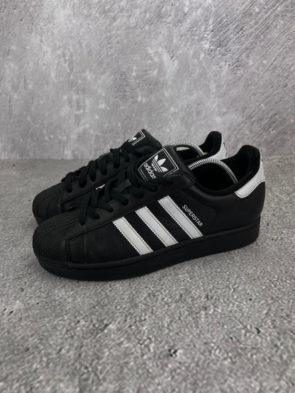 adidas Superstar II Black White - buty sportowe, widok z boku na tle studyjnym