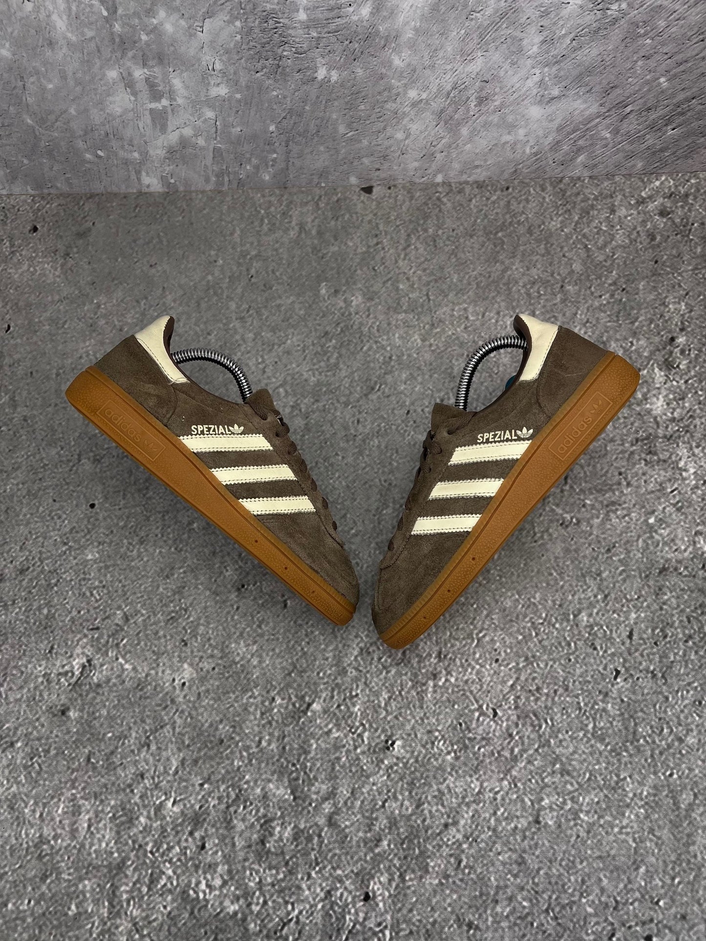 adidas Handball Spezial IF6490 - buty sportowe, widok z góry na zewnętrzną stronę butów