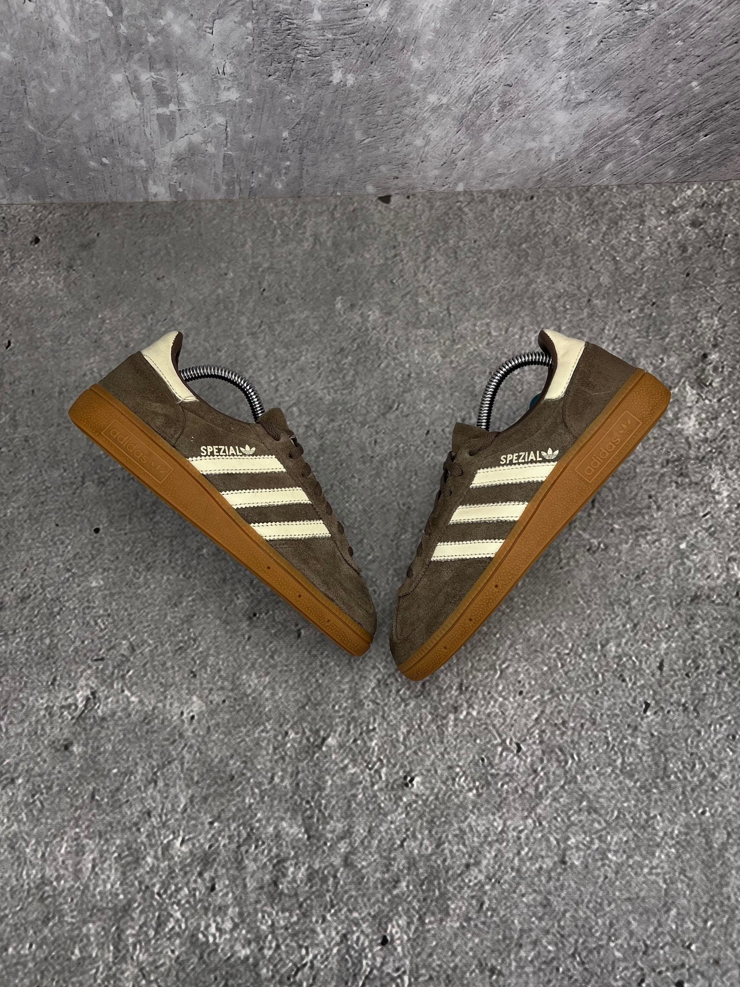 adidas Handball Spezial IF6490 - buty sportowe, widok z góry na zewnętrzną stronę butów