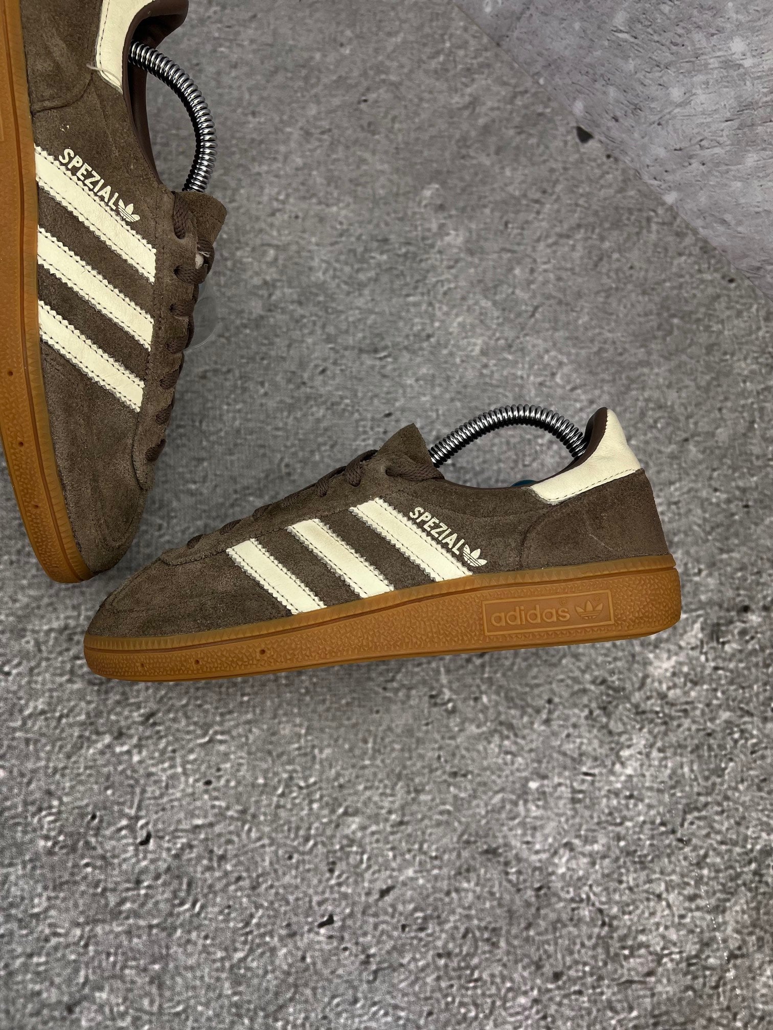 adidas Handball Spezial IF6490 - buty sportowe, zewnętrzny panel lewego buta