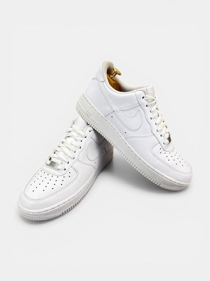 Nike Air Force 1 '07 Triple White - buty sportowe, boczny profil