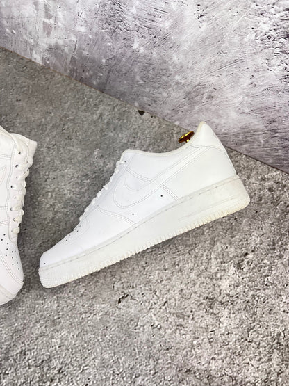 Nike Air Force 1 '07 Triple White - buty sportowe, widok z góry na wewnętrzną stronę butów
