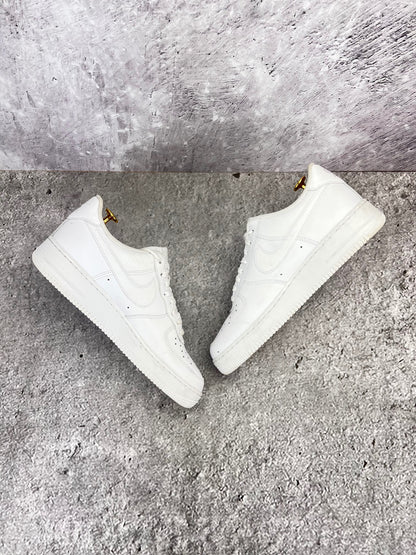 Nike Air Force 1 '07 Triple White - buty sportowe, wewnętrzny panel prawego buta