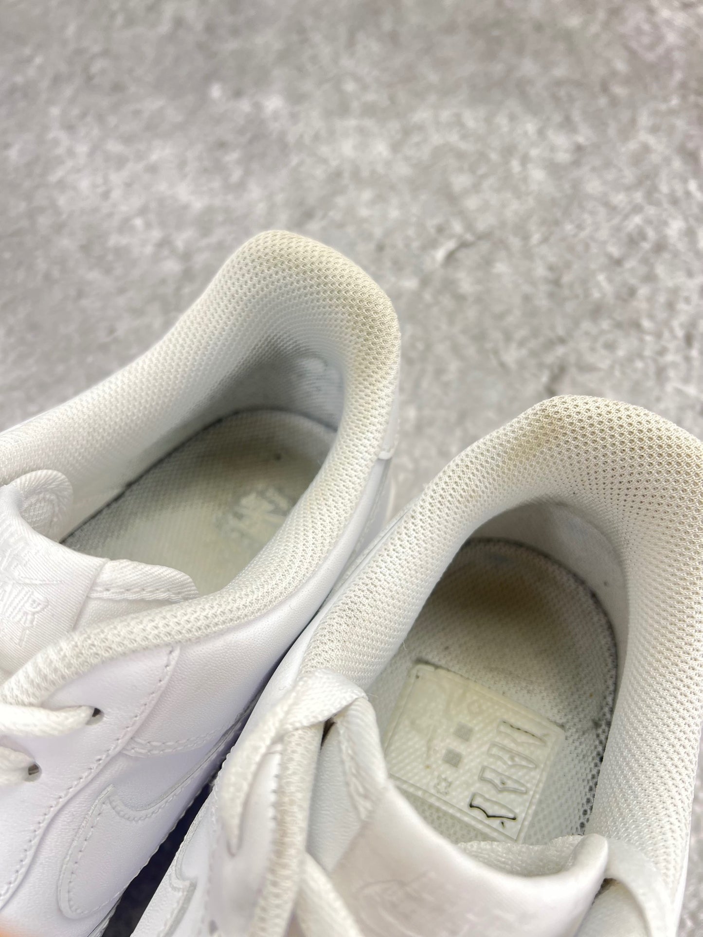 Nike Air Force 1 '07 Triple White - buty sportowe, podeszwa