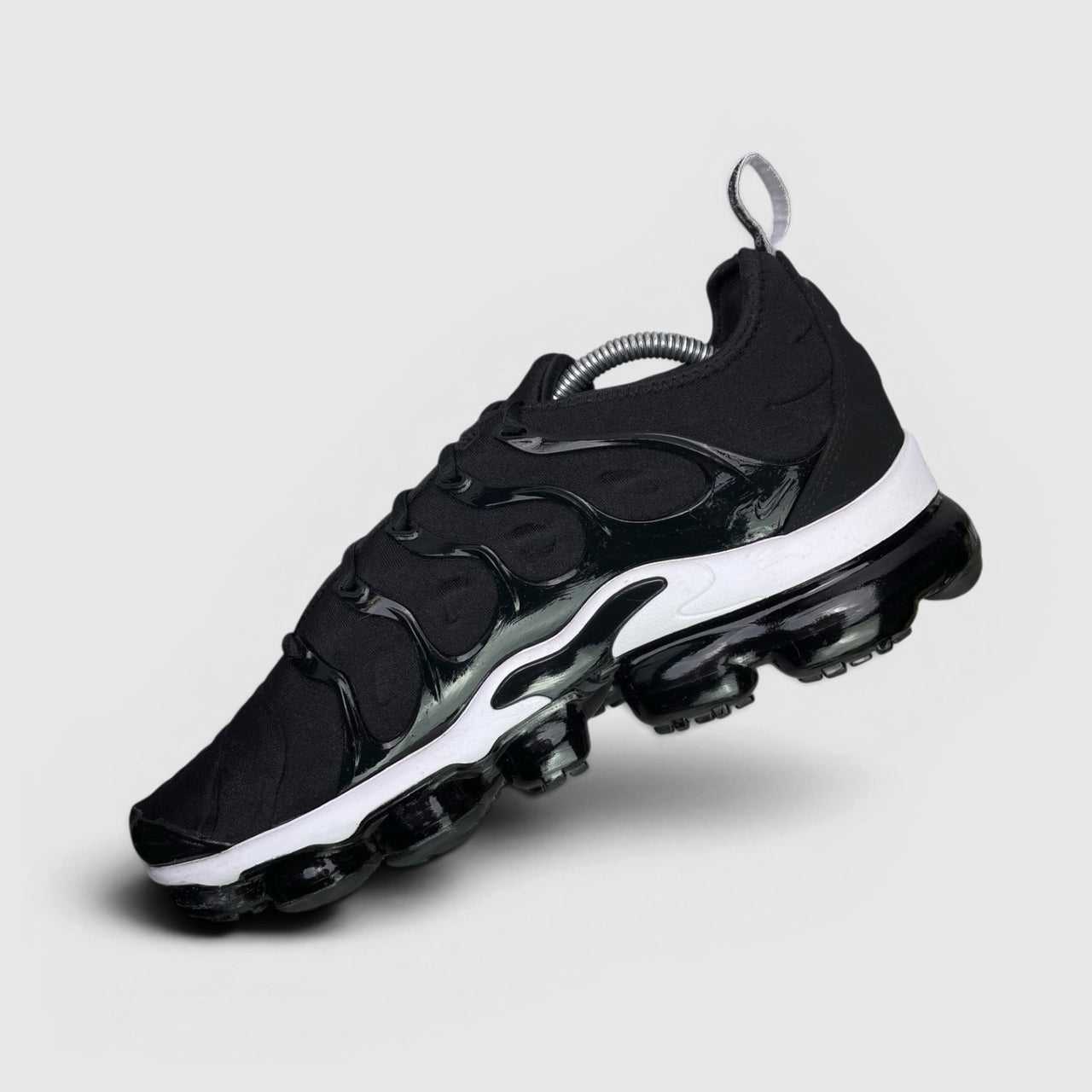 Nike Air VaporMax Plus Overbranding — buty sportowe męskie w bardzo dobrym stanie rozmiar 44, boczny profil, prawa strona