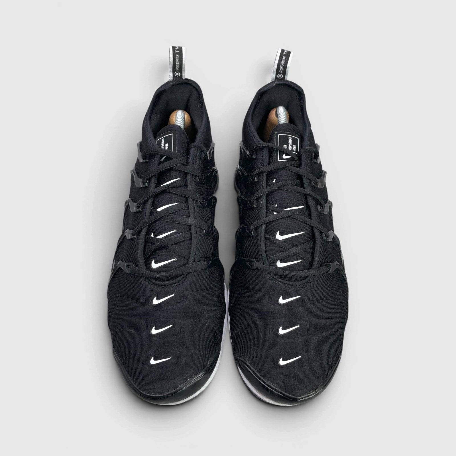 Nike Air VaporMax Plus Overbranding — buty sportowe męskie w bardzo dobrym stanie rozmiar 44, widok z przodu