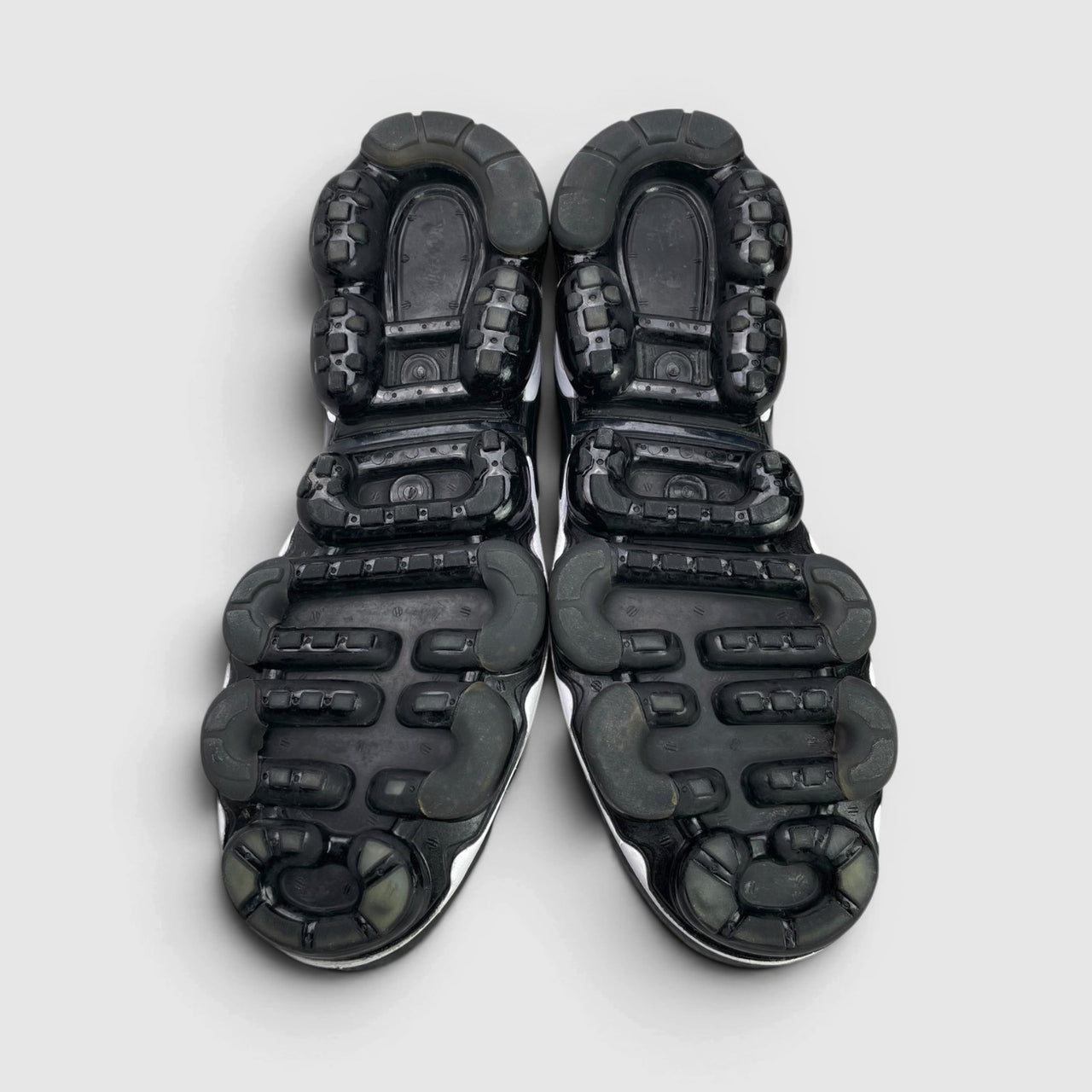 Nike Air VaporMax Plus Overbranding — buty sportowe męskie w bardzo dobrym stanie rozmiar 44, podeszwa