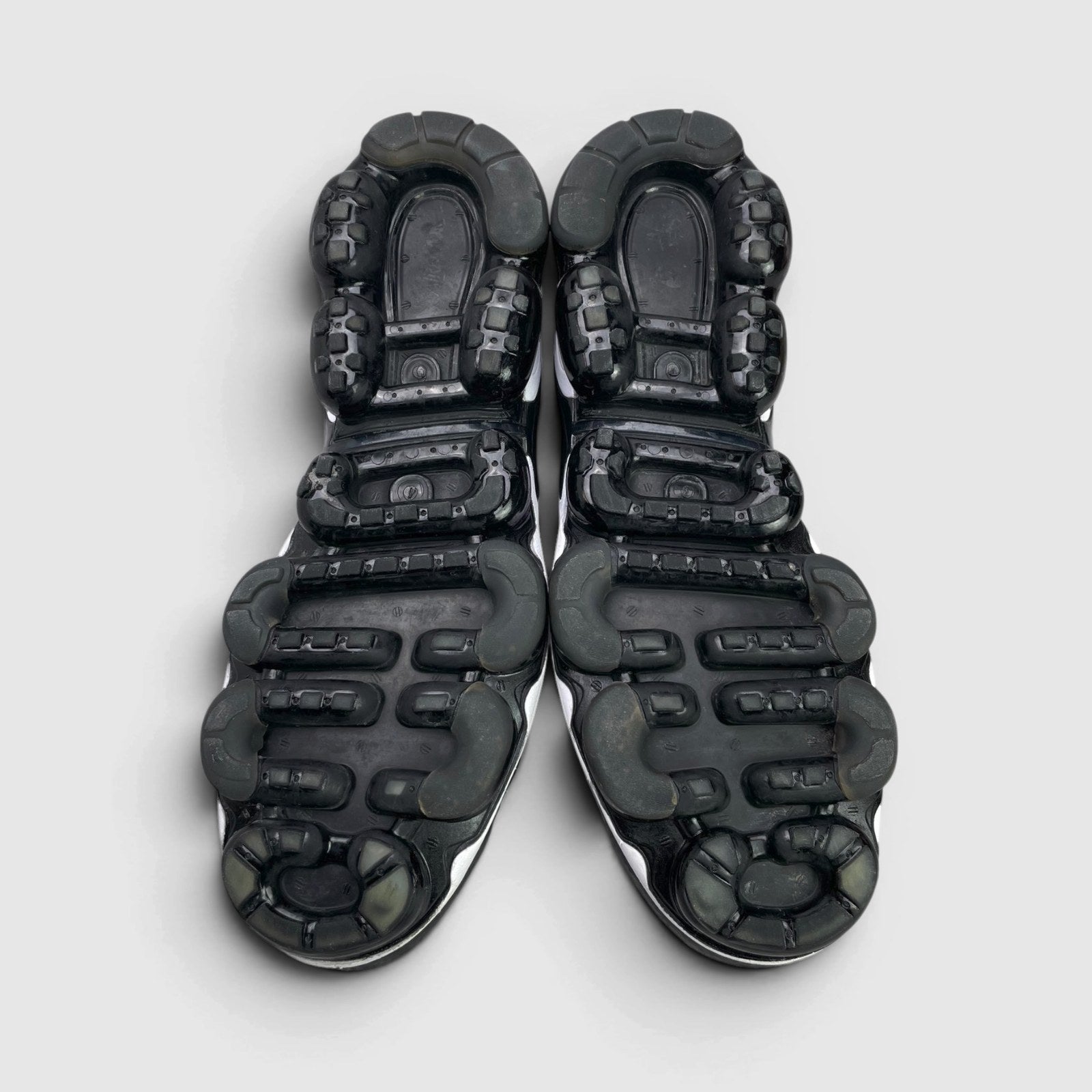 Nike Air VaporMax Plus Overbranding — buty sportowe męskie w bardzo dobrym stanie rozmiar 44, podeszwa
