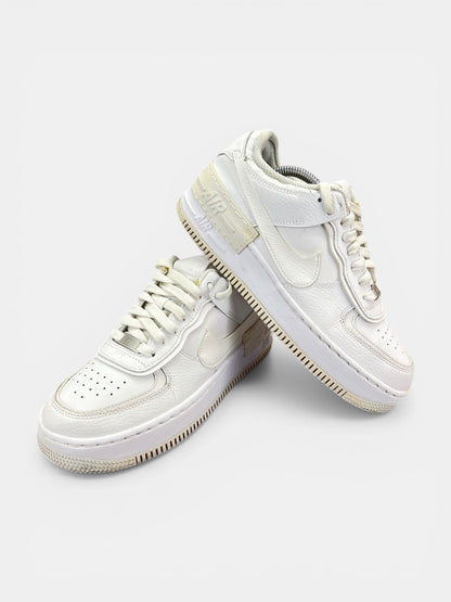 Nike Air Force 1 Shadow Triple White - buty sportowe, boczny profil