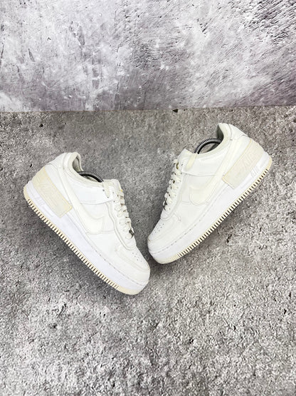 Nike Air Force 1 Shadow Triple White - buty sportowe, widok z góry na zewnętrzną stronę butów