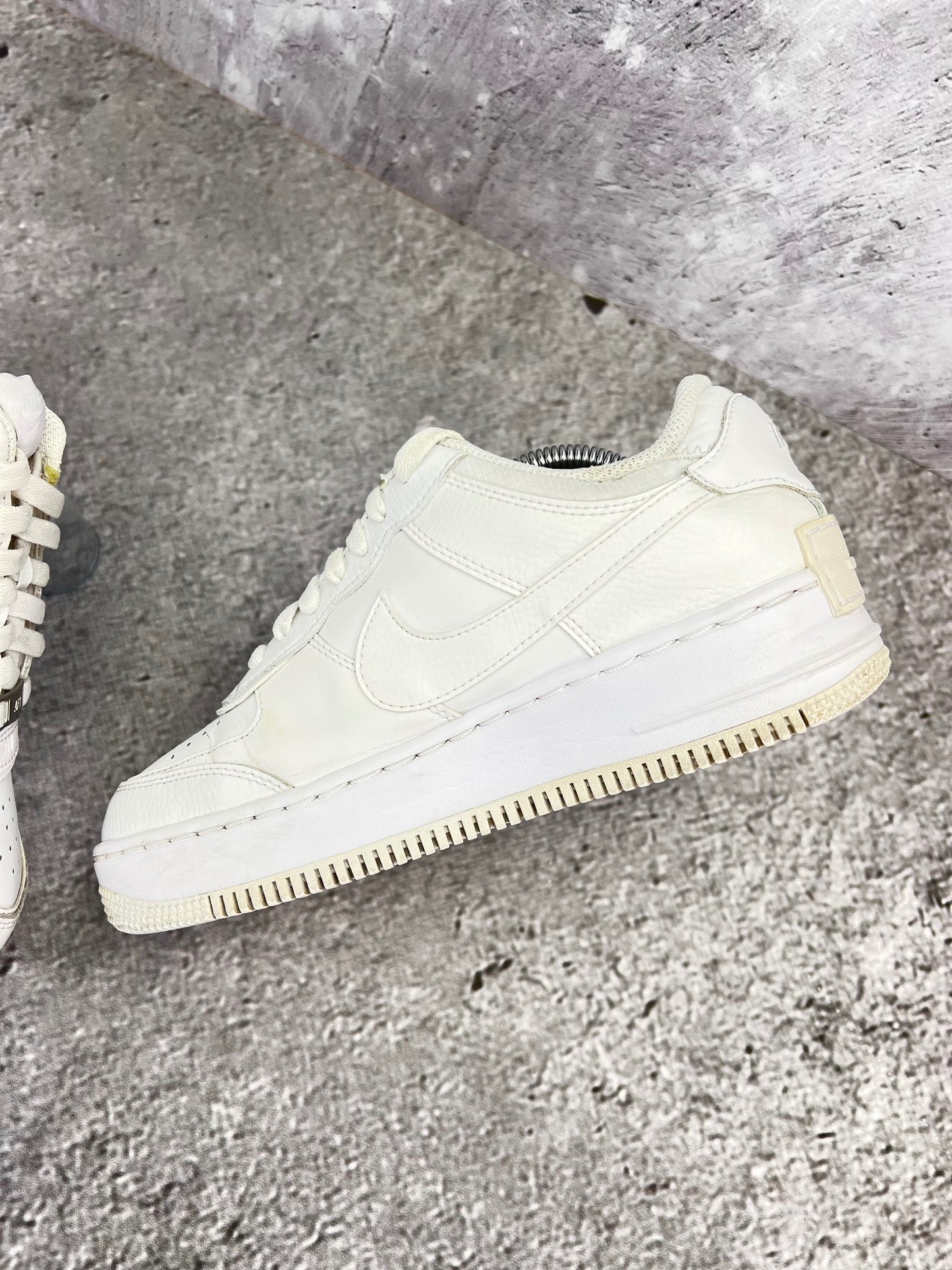 Nike Air Force 1 Shadow Triple White - buty sportowe, widok z góry na wewnętrzną stronę butów