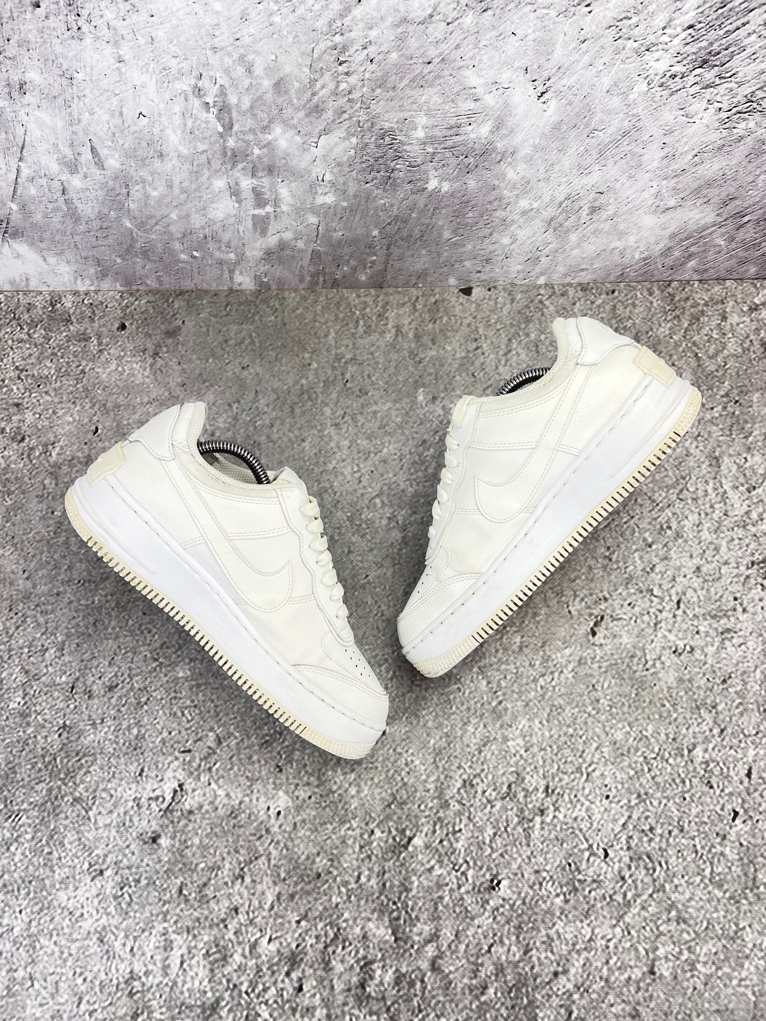 Nike Air Force 1 Shadow Triple White - buty sportowe, wewnętrzny panel prawego buta