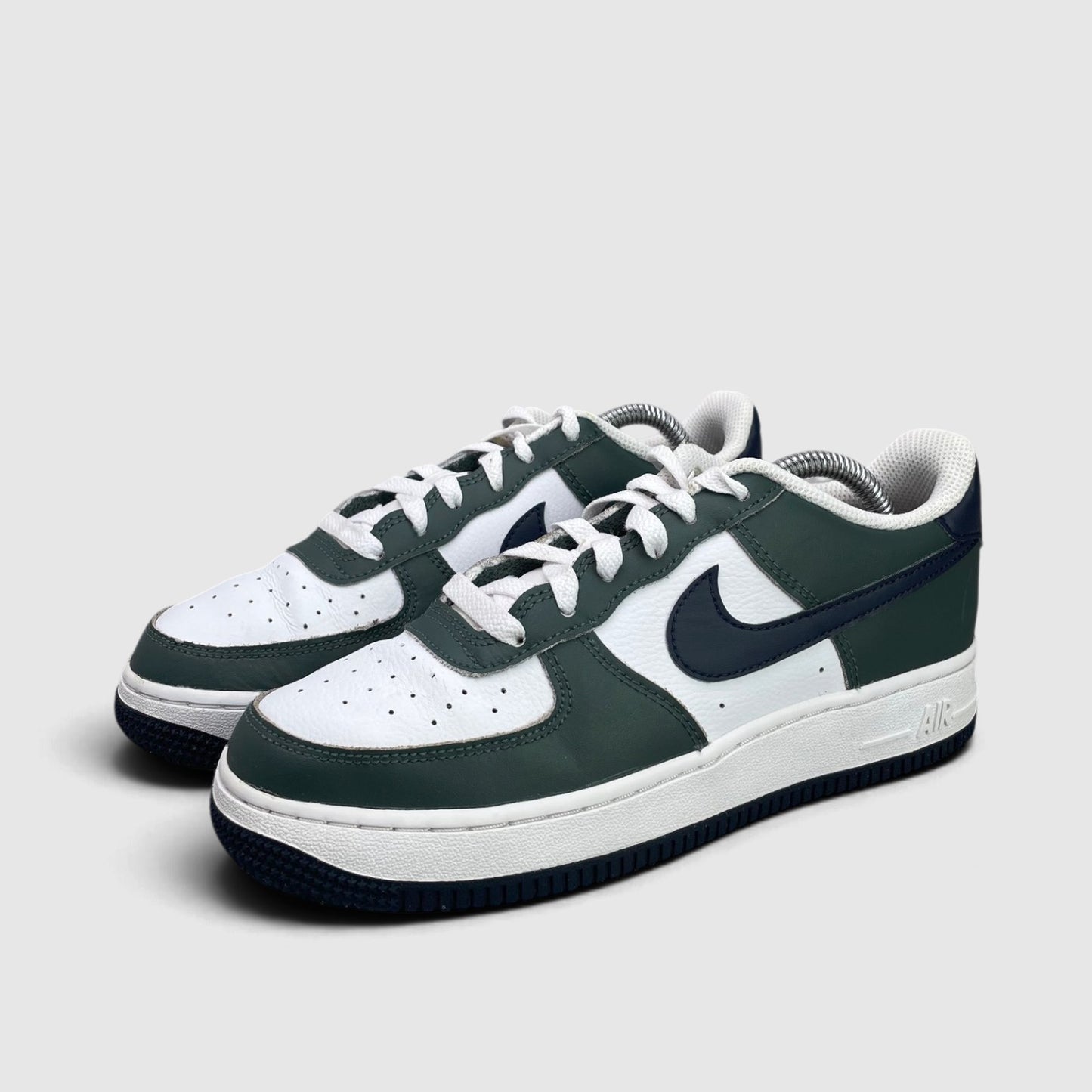 Nike Air Force 1 Low Vintage Green Obsidian — buty sportowe damskie w bardzo dobrym stanie rozmiar 38, widok z boku