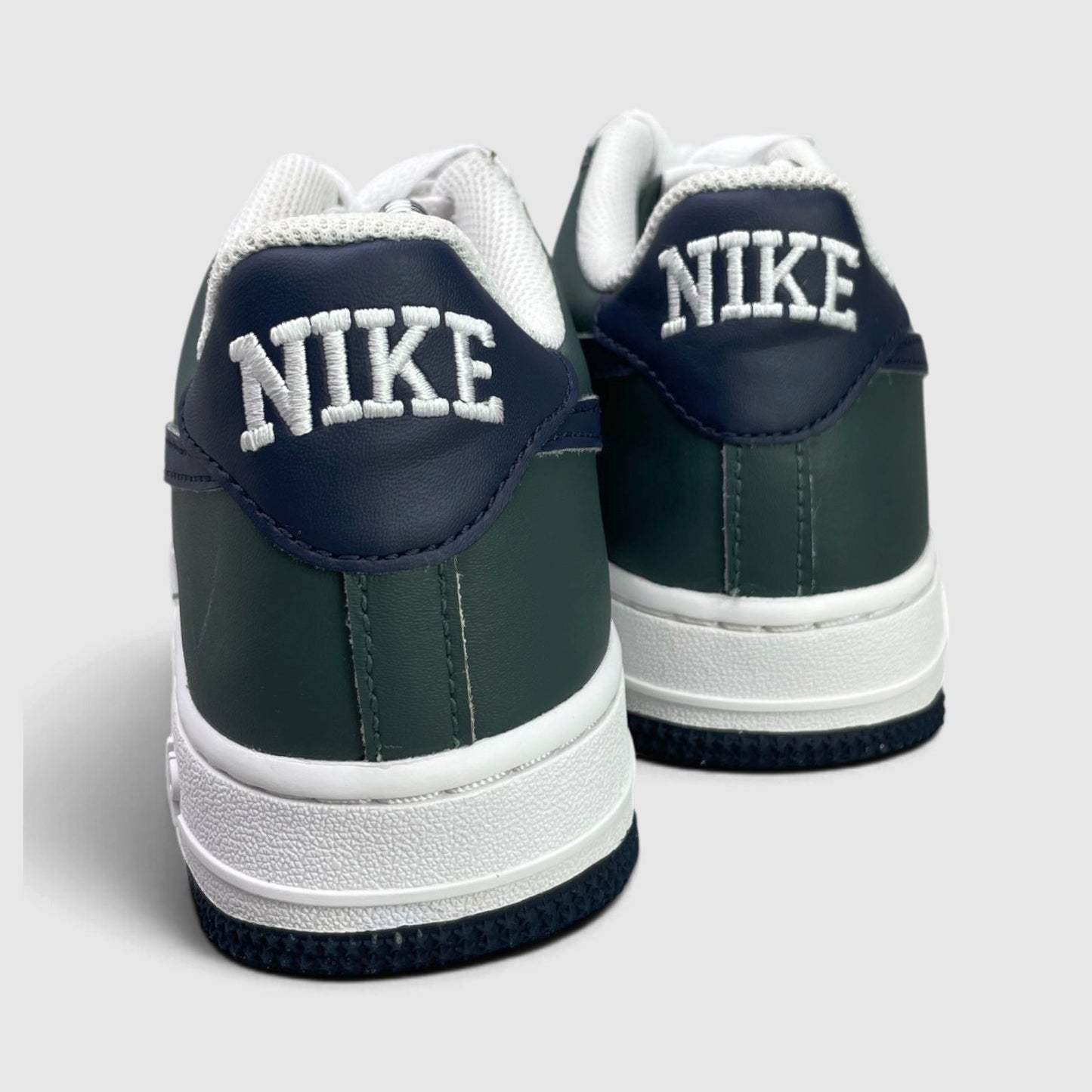 Nike Air Force 1 Low Vintage Green Obsidian — buty sportowe damskie w bardzo dobrym stanie rozmiar 38, widok z tyłu