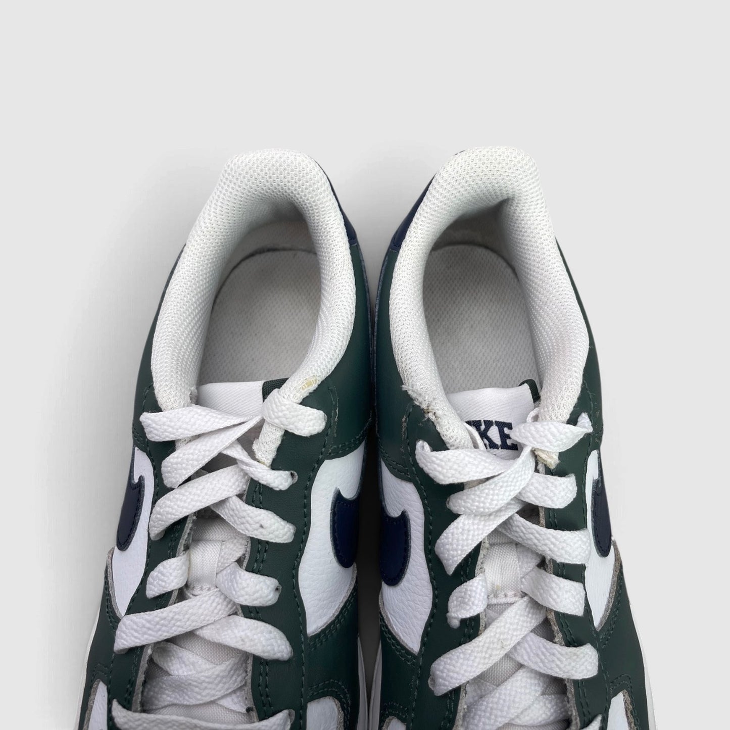 Nike Air Force 1 Low Vintage Green Obsidian — buty sportowe damskie w bardzo dobrym stanie rozmiar 38, zapiętki butów