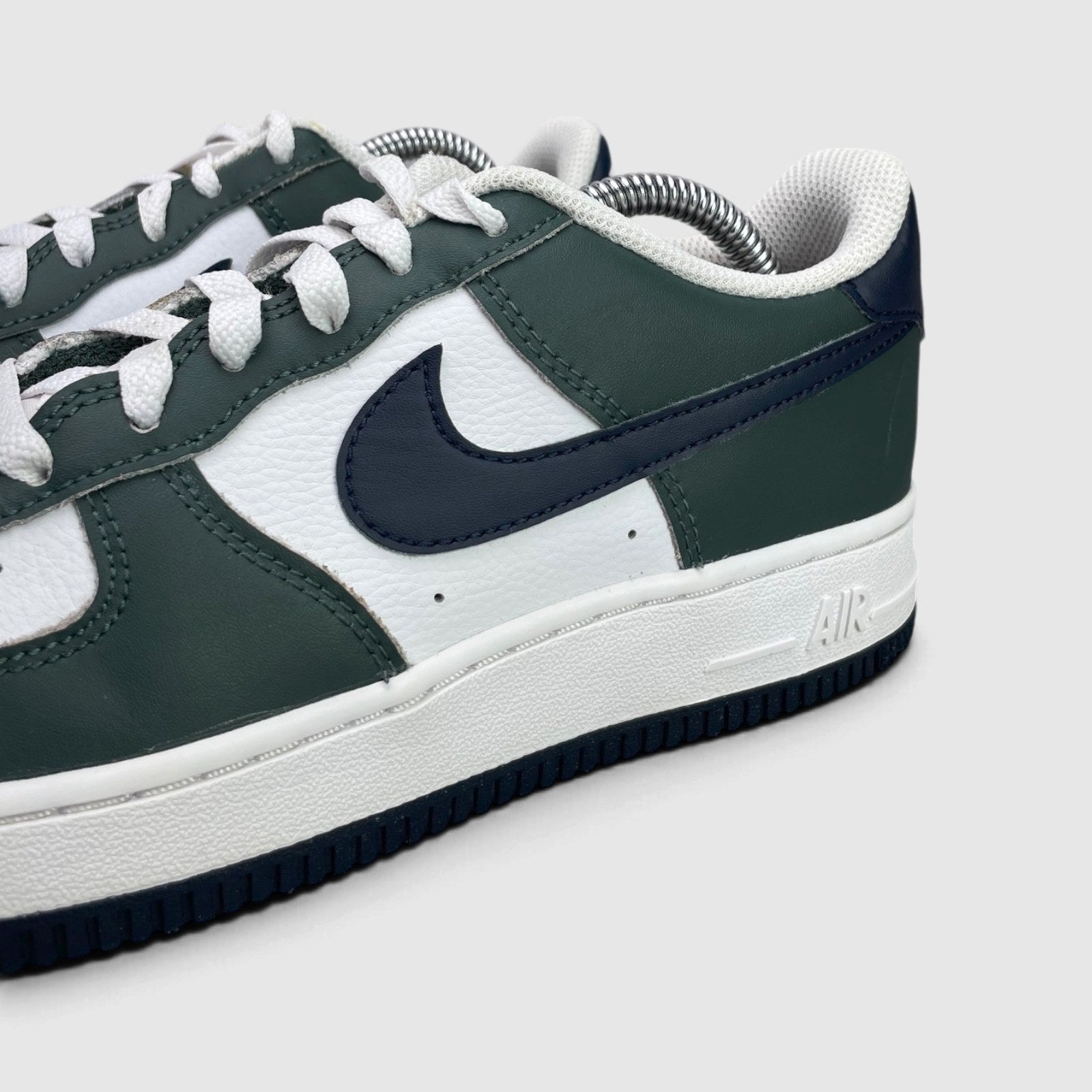 Nike Air Force 1 Low Vintage Green Obsidian — buty sportowe damskie w bardzo dobrym stanie rozmiar 38, opcjonalne zdjęcie 1